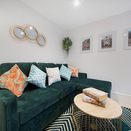 1 Bed House, Free Parking, 15 Minutes From Cheltenham Races Gloucester Luaran gambar