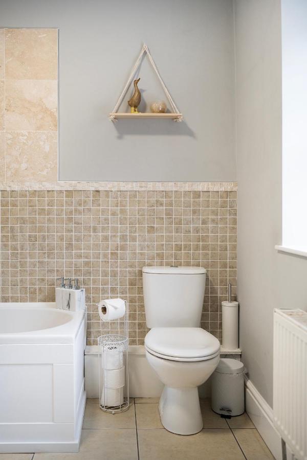 1 Bed House, Free Parking, 15 Minutes From Cheltenham Races Gloucester Luaran gambar