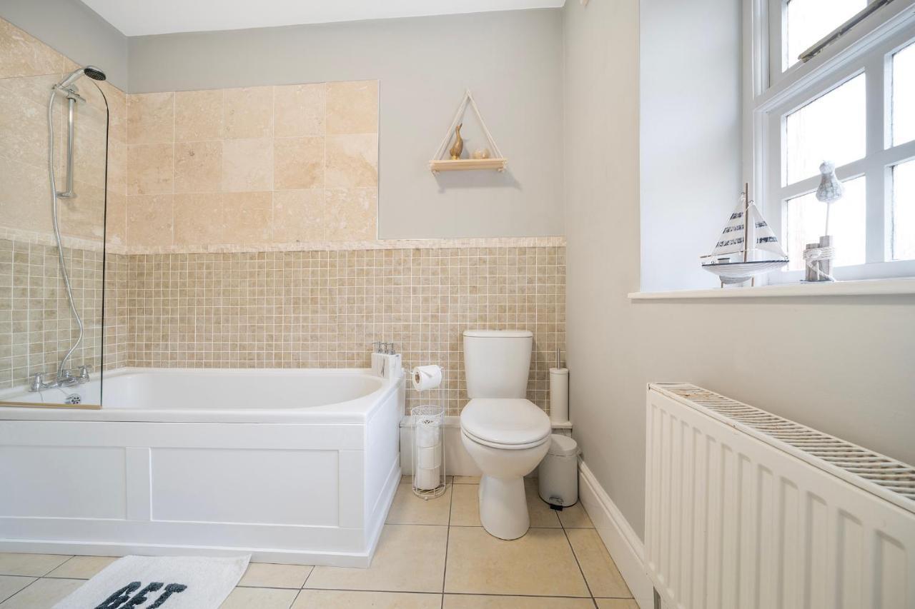 1 Bed House, Free Parking, 15 Minutes From Cheltenham Races Gloucester Luaran gambar